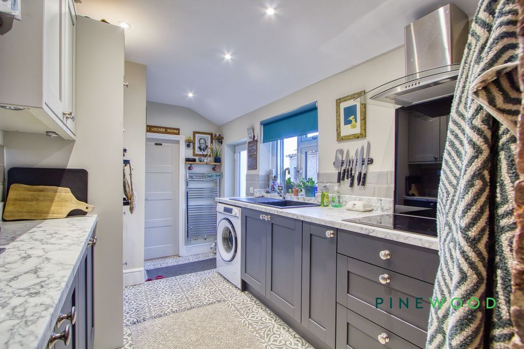 Property photo 2 of 18 Kitchen