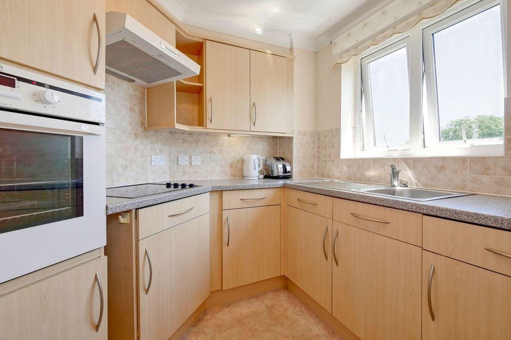 Property photo 2 of 21