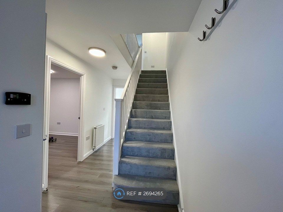 Property photo 2 of 19 Hallway