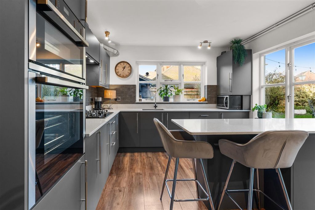 Property photo 3 of 34 P2232413.Jpg