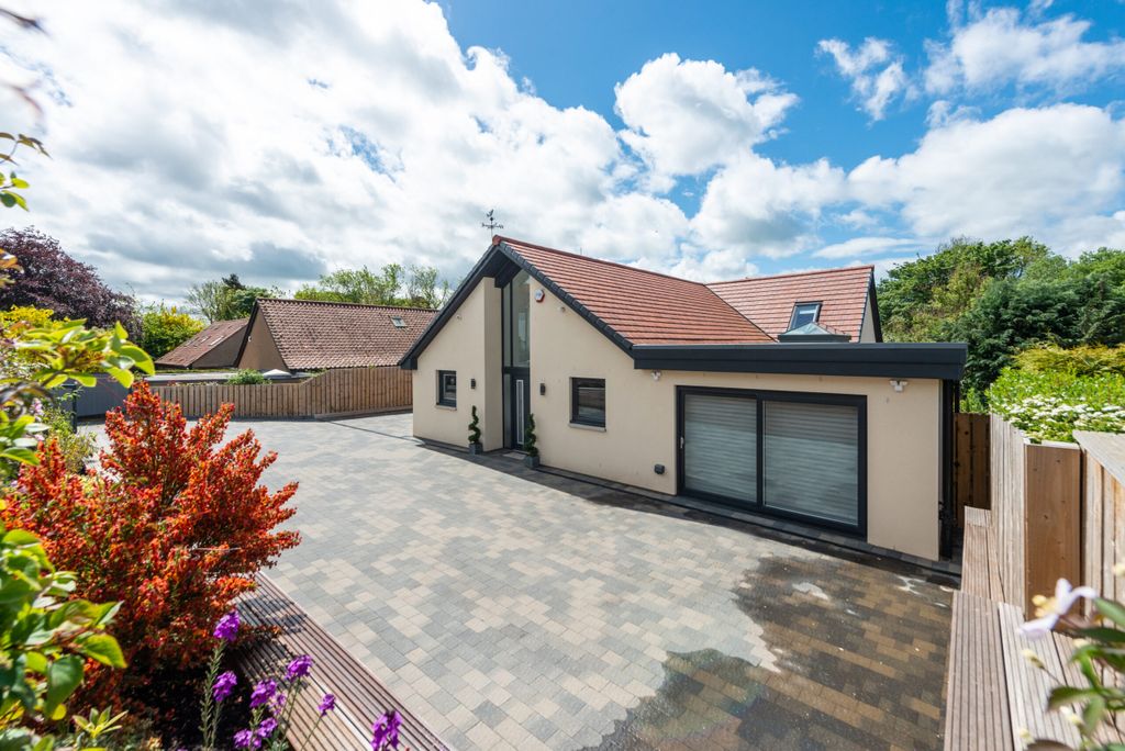 Property photo 2 of 37
