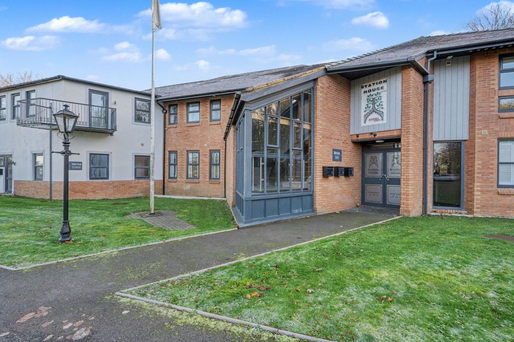 Property photo 2 of 18