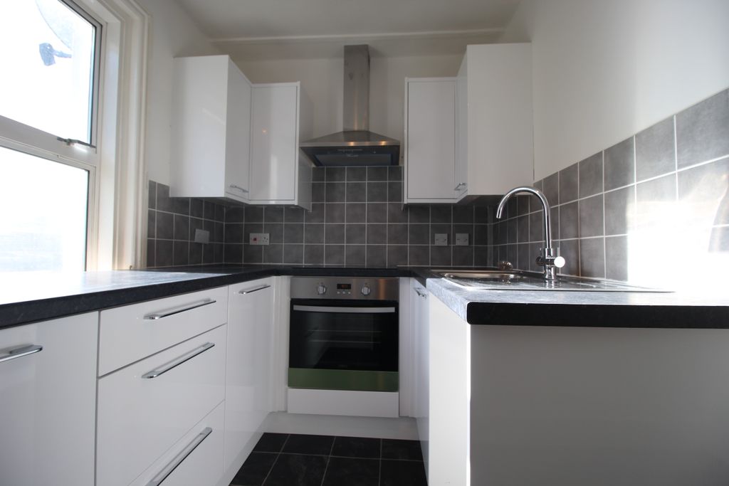 Property photo 1 of 7 Kitchen