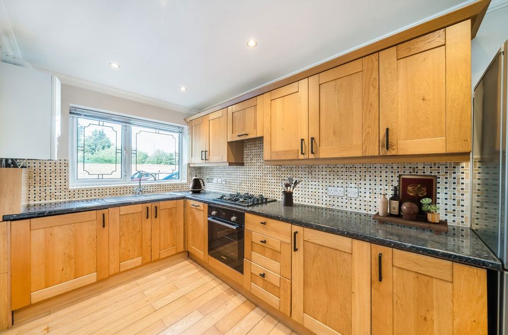 Property photo 3 of 4