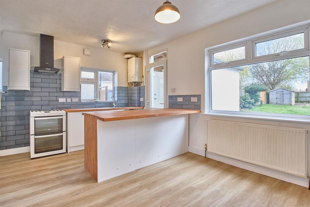 Property photo 3 of 11 Kitchen/Diner