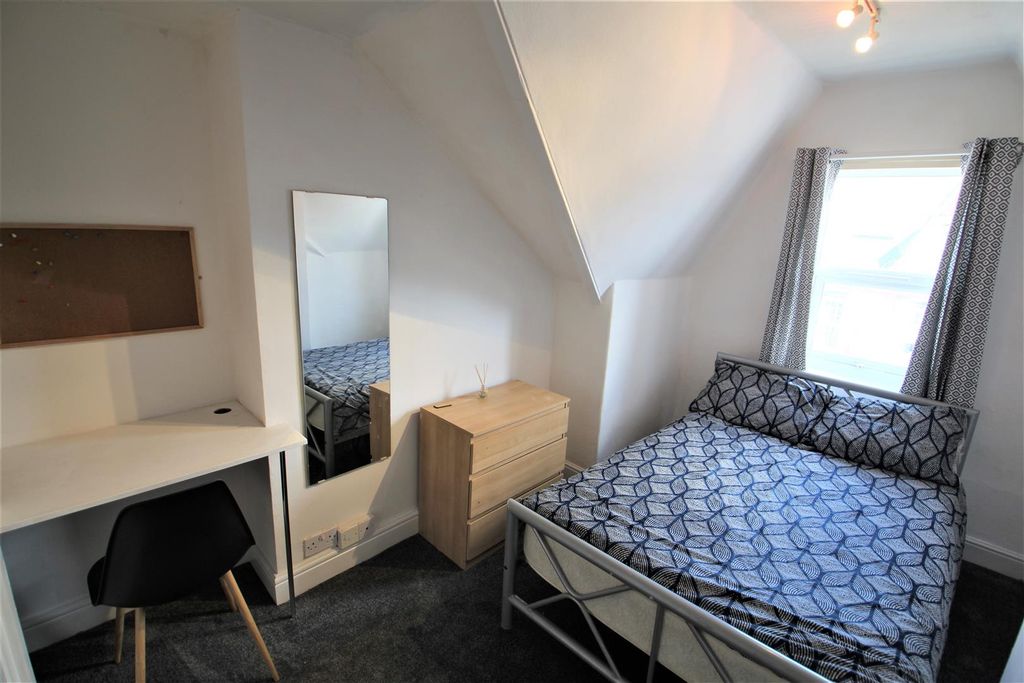 Property photo 1 of 5 Bedroom 8.Jpg