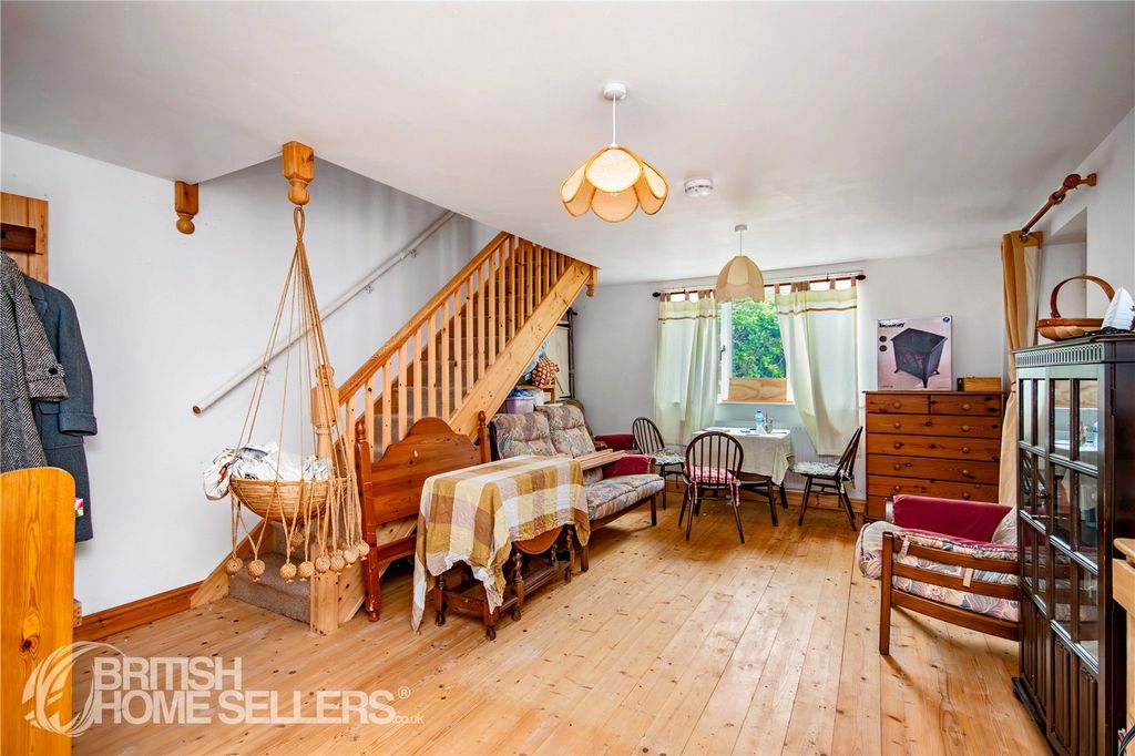 Property photo 2 of 15 Picture No. 12