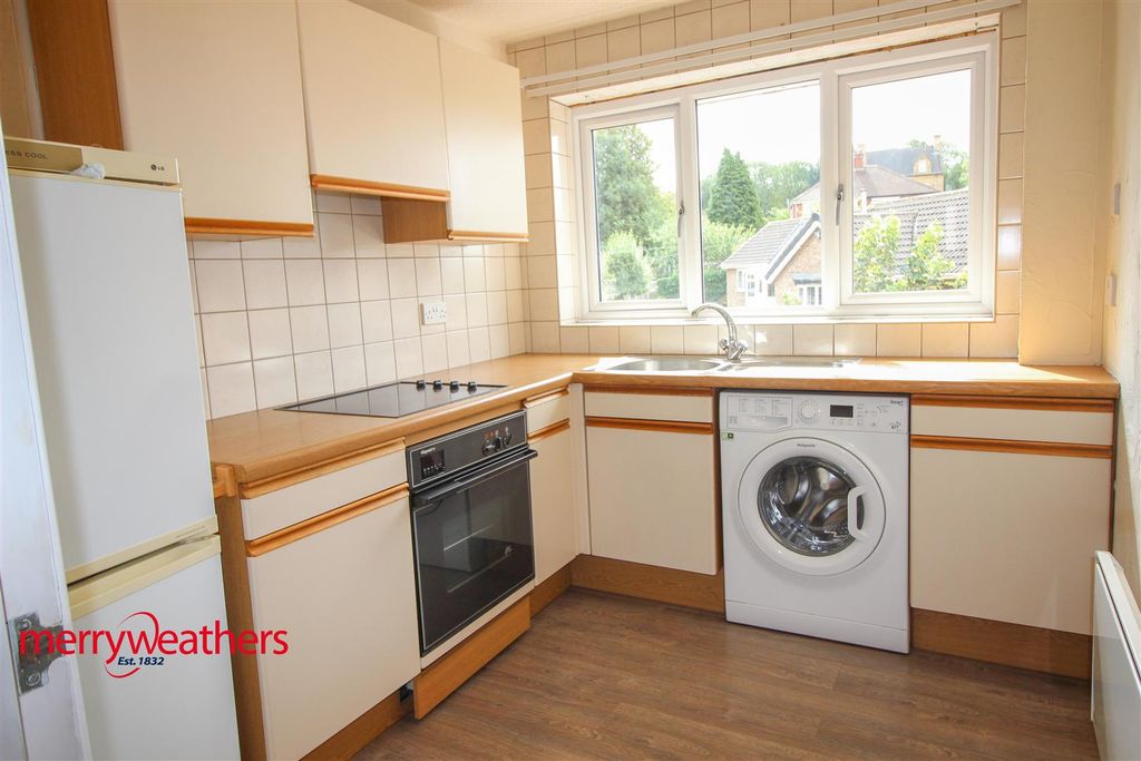 Property photo 2 of 7 Kitchen