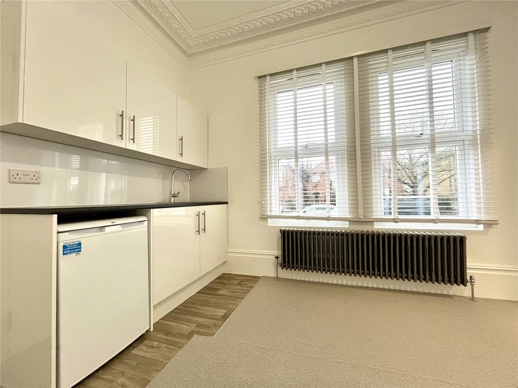 Property photo 3 of 10 Room