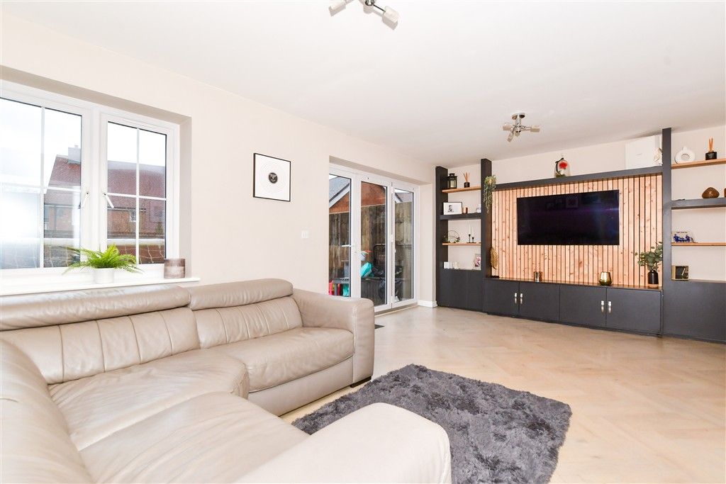 Property photo 3 of 17 Sitting Room