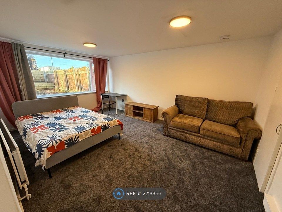 Property photo 1 of 12 Bedroom 1