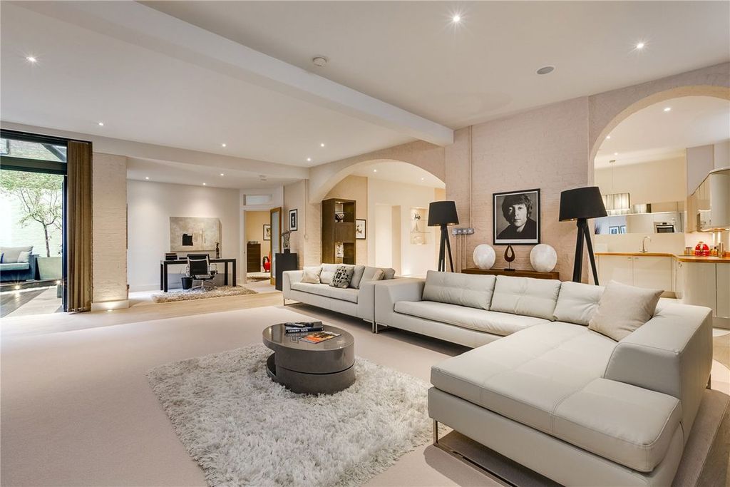 Property photo 3 of 9