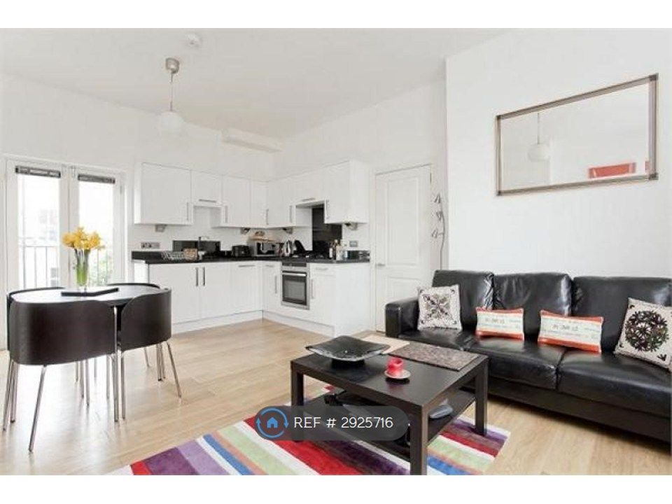 Property photo 1 of 8 Kitchen Lounge