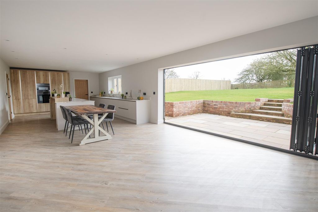 Property photo 2 of 15 Huggate015.Jpeg