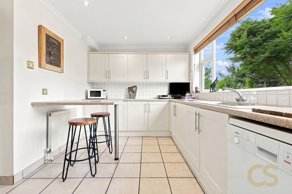 Property photo 3 of 22 5420516