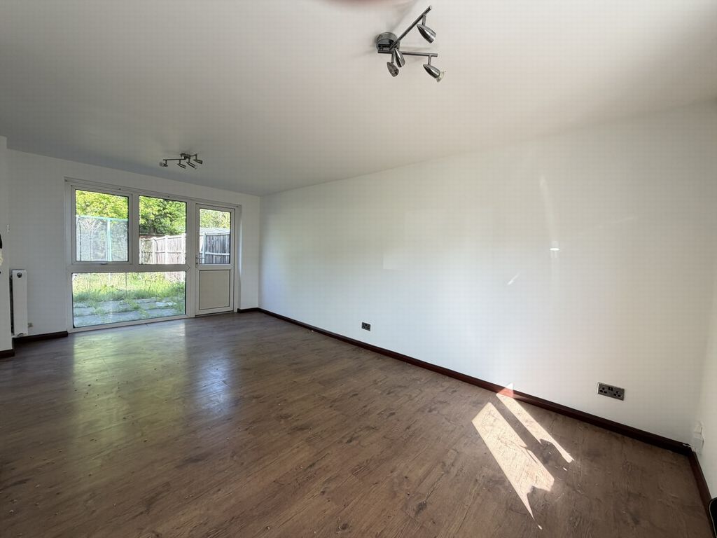 Property photo 3 of 10 Lounge