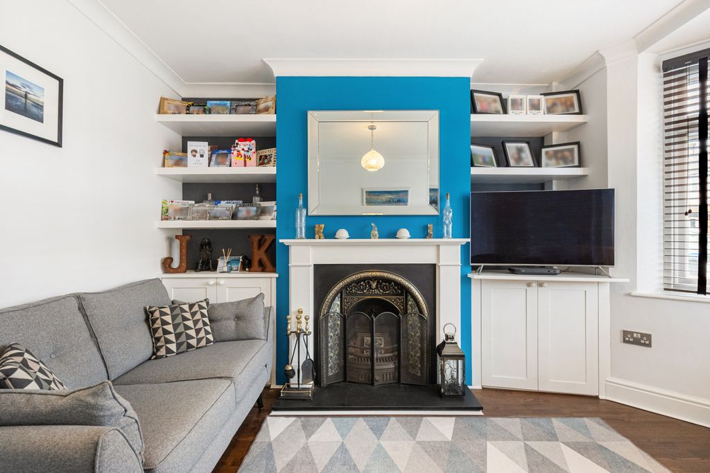 Property photo 2 of 16 R6M22631-Hdr