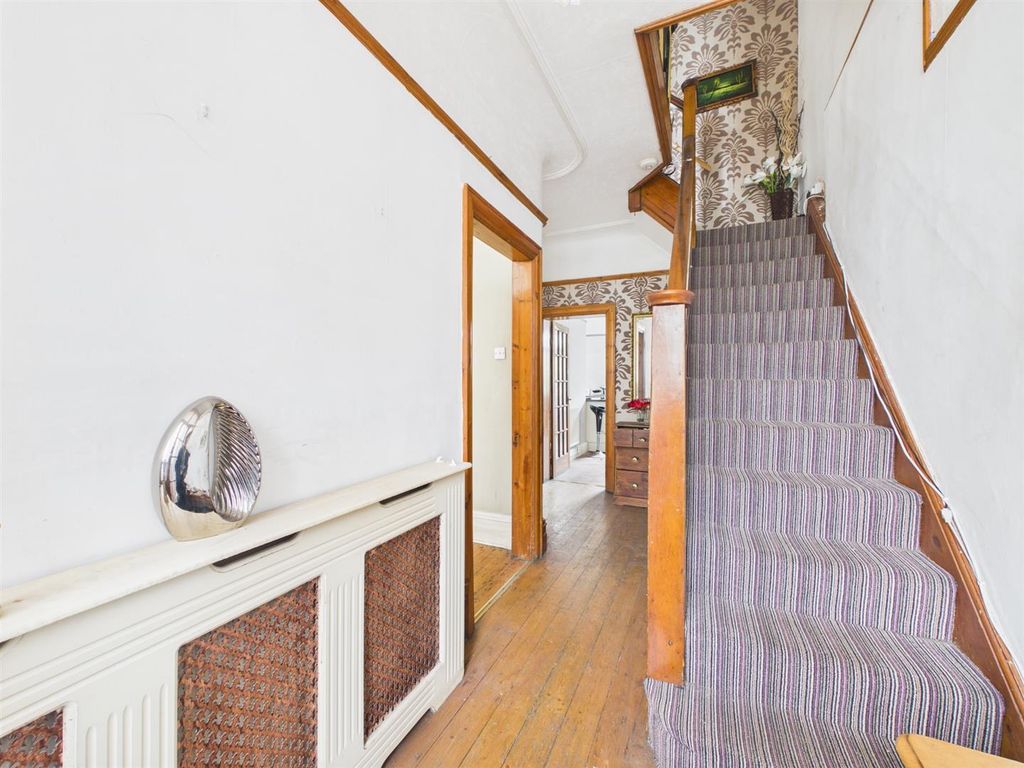 Property photo 3 of 40 Cam03844G0-Pr0473-Still026.Jpg