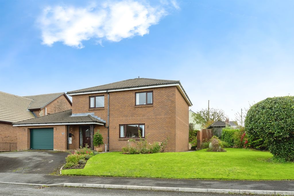 Property photo 2 of 17