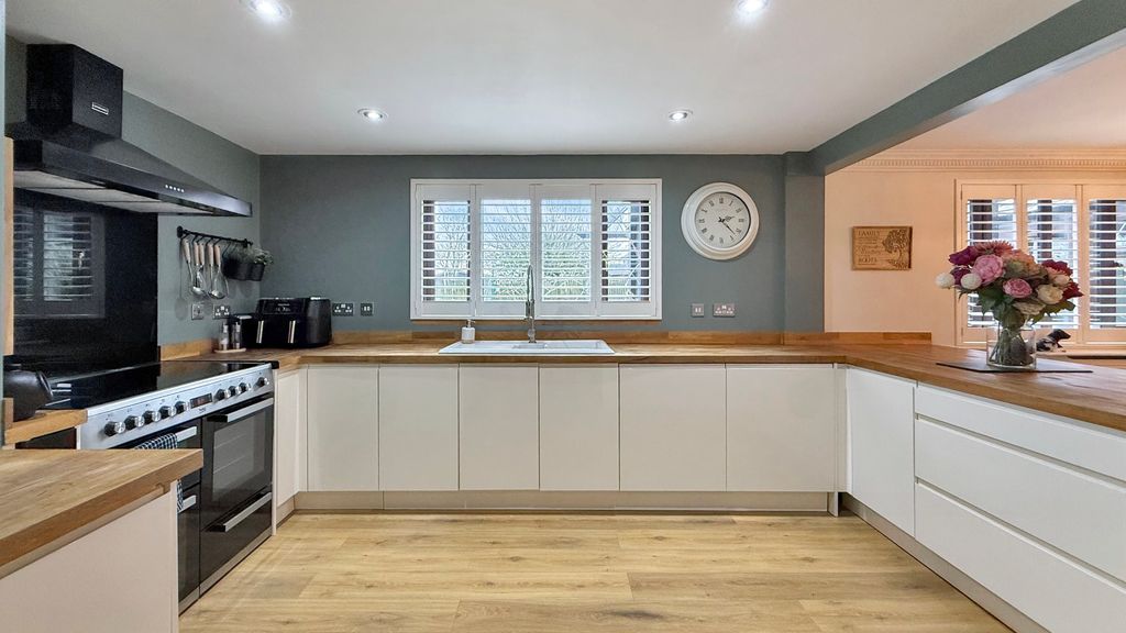Property photo 3 of 38 Kitchen/Dining Room