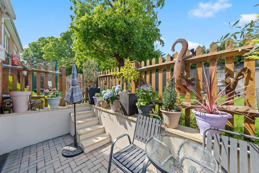 Property photo 3 of 17 Photo 8
