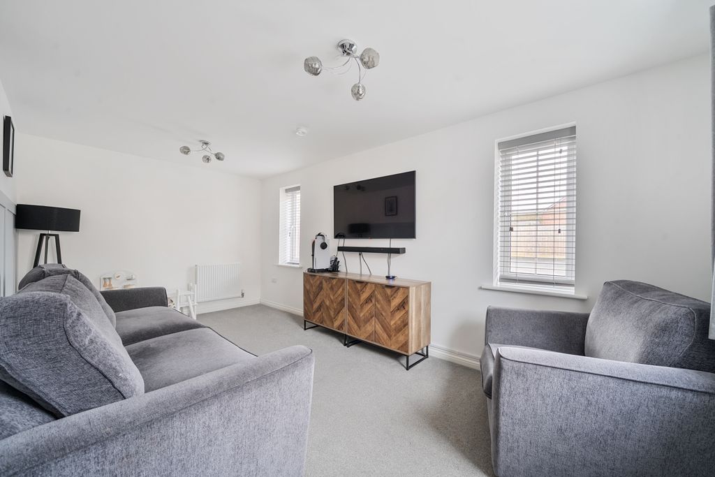 Property photo 3 of 21 1410191-1-698A1A1A0F00B-Arw-1