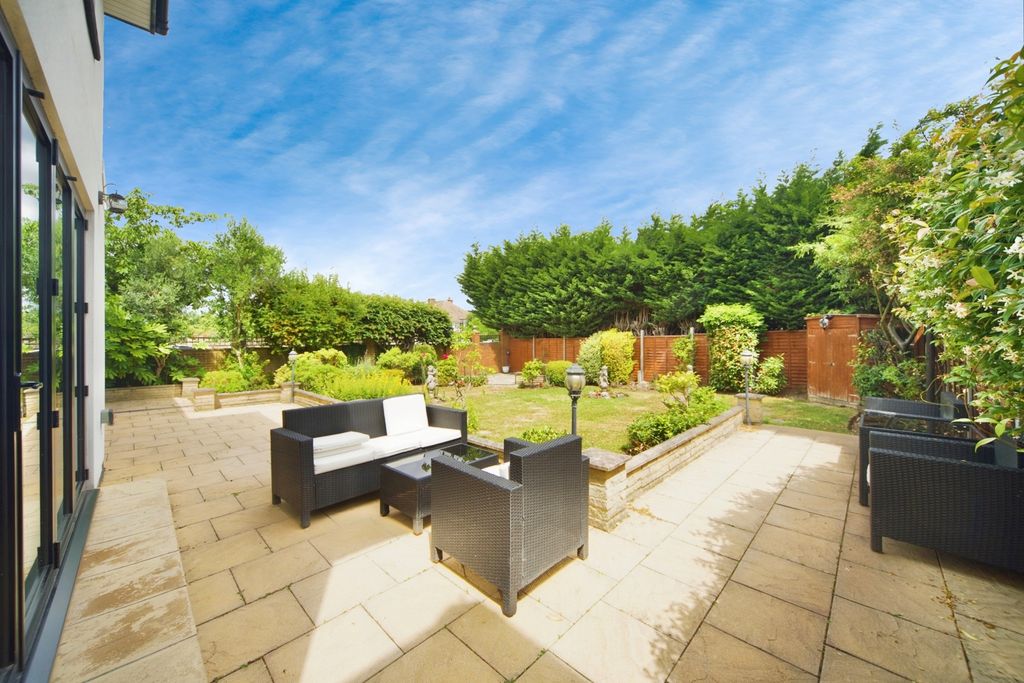 Property photo 2 of 17 Photo