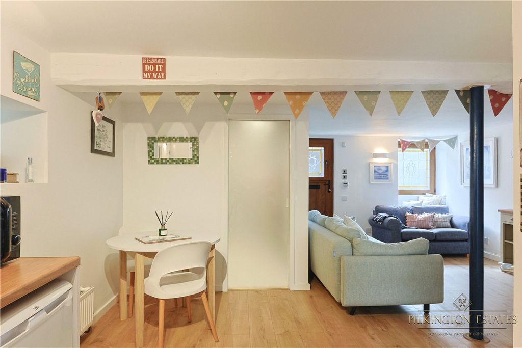 Property photo 3 of 12 4274392