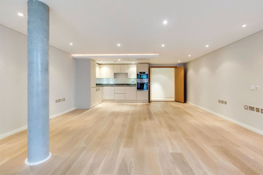 Property photo 3 of 11 Reception