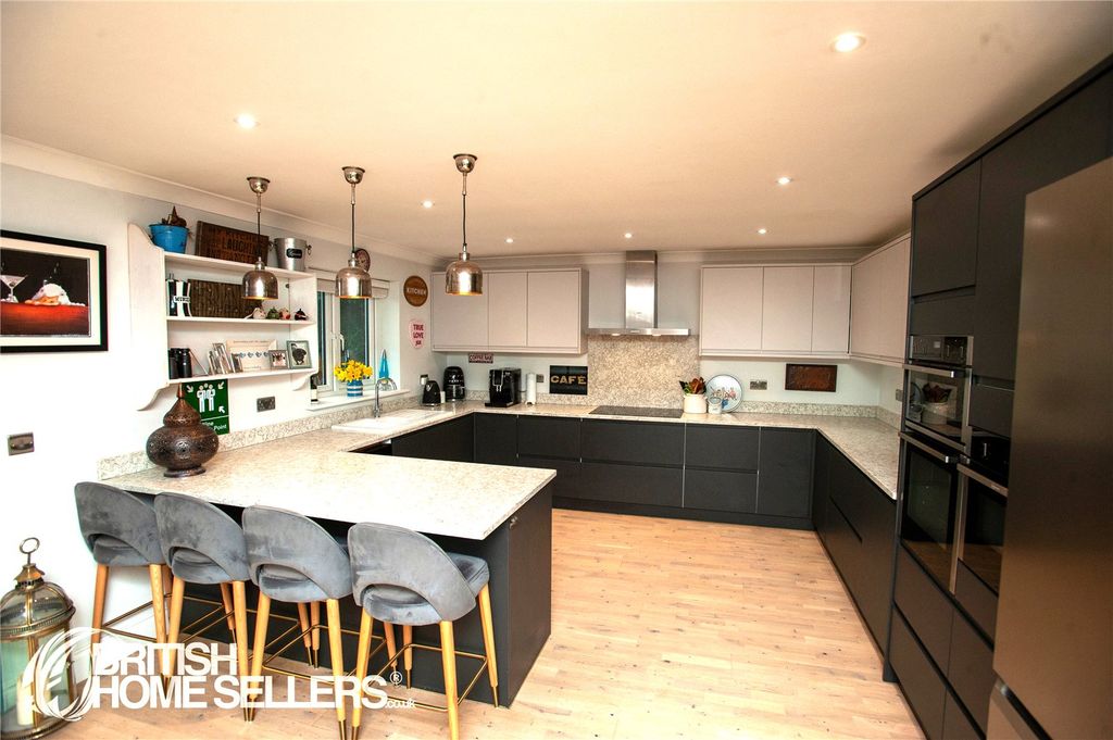 Property photo 3 of 34 Picture No. 08