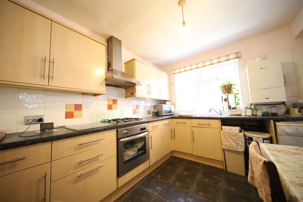 Property photo 3 of 15 Kitchen 1.Jpg