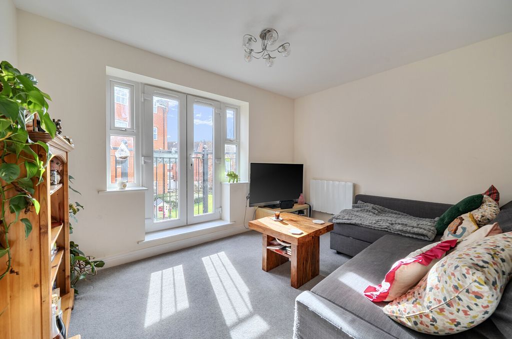 Property photo 2 of 14 1416204-10-699329...