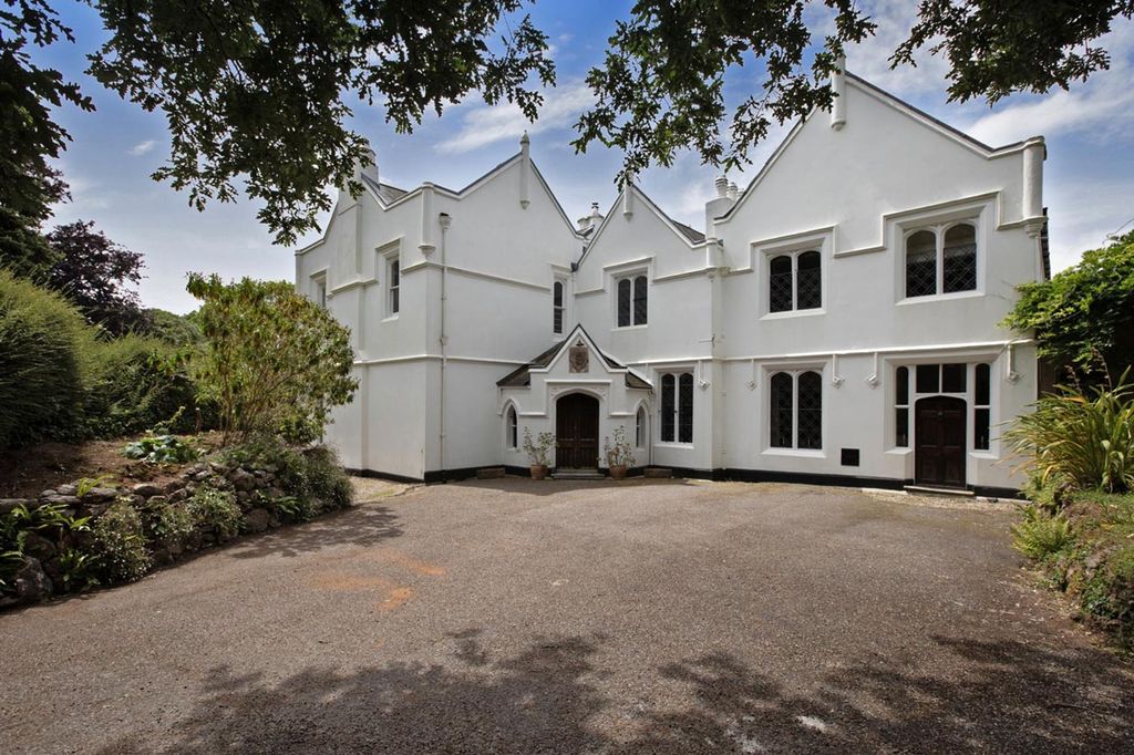 Property photo 1 of 30