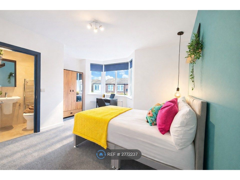 Property photo 1 of 9 Bedroom 2 With Private Ensuite Bathroom