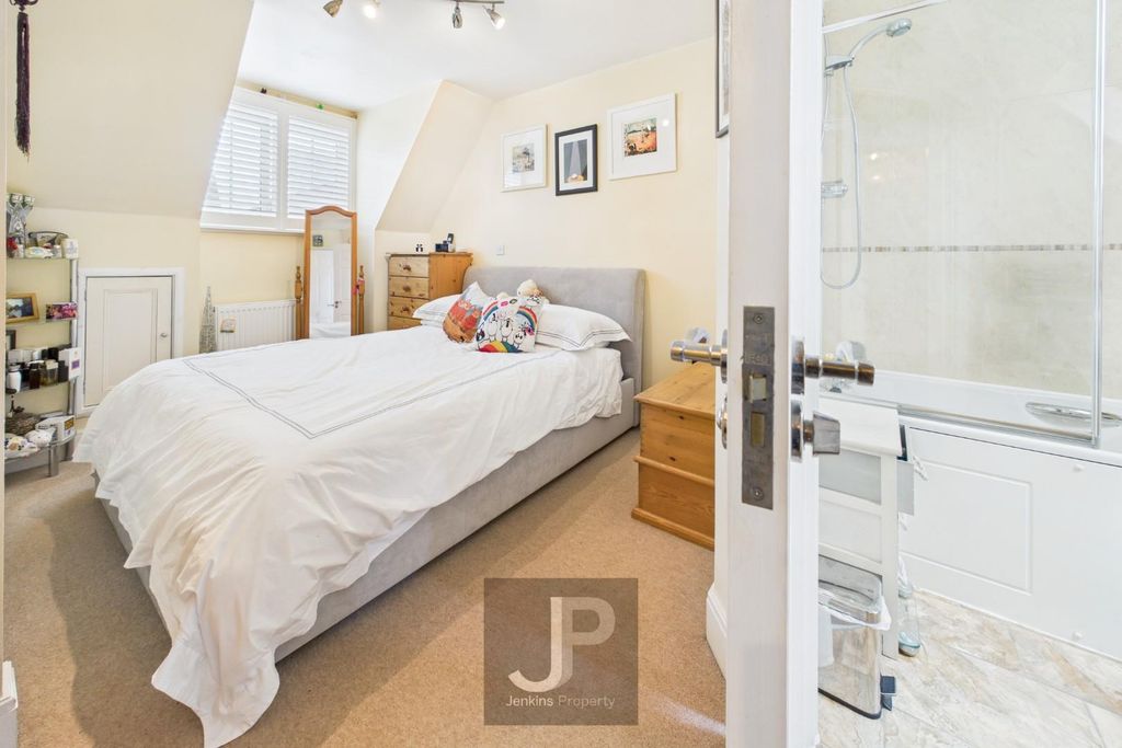 Property photo 3 of 21 Cam01632G0-Pr0227-Still009.Jpg