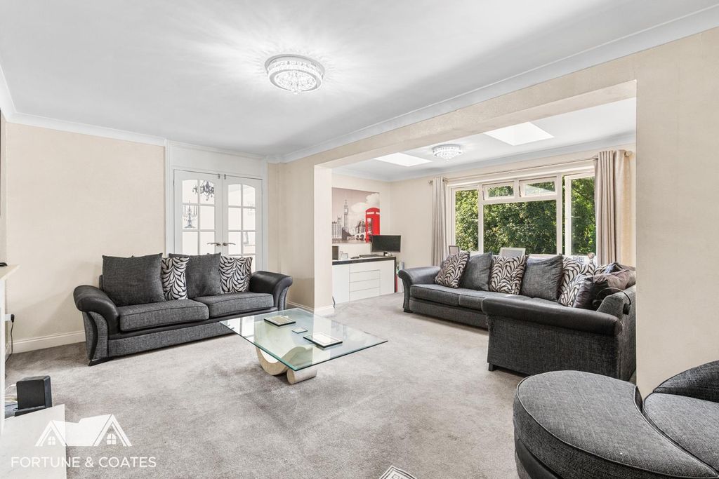 Property photo 2 of 27 Hawkenbury_6.Jpg