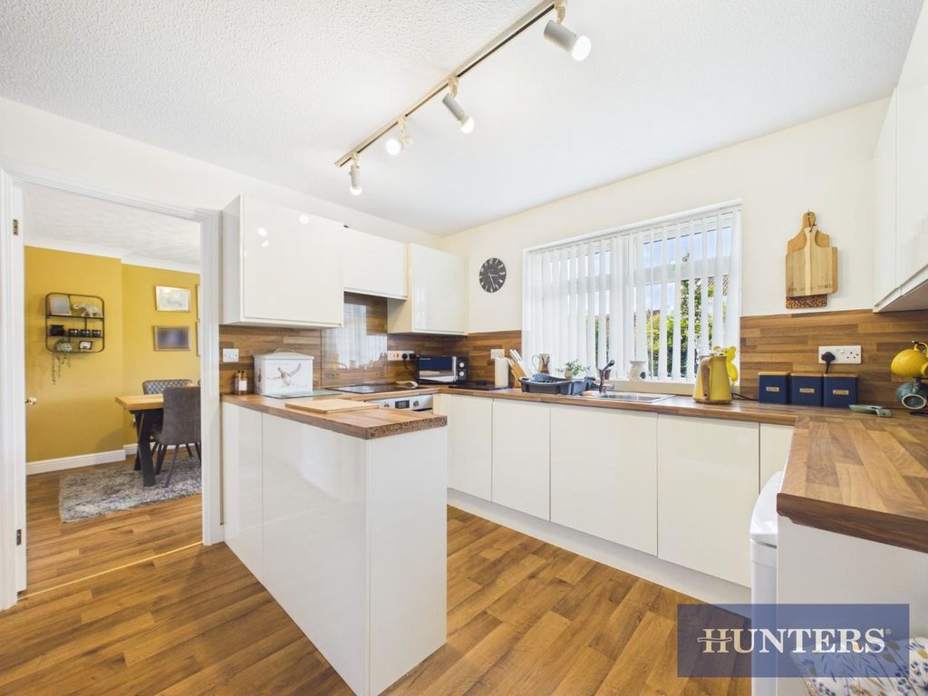 Property photo 2 of 20 Kitchen