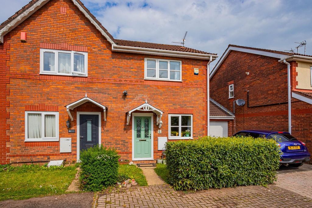 Property photo 1 of 19 Foxberry Close 5-1.Jpg