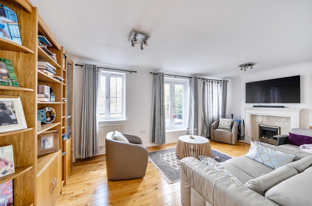 Property photo 2 of 16 Davidson Frost-Wellings, Dfw, Goodhall Close, Stan