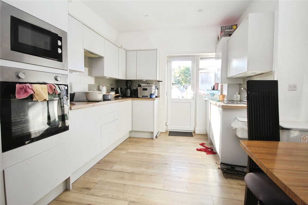 Property photo 3 of 12 Kitchen