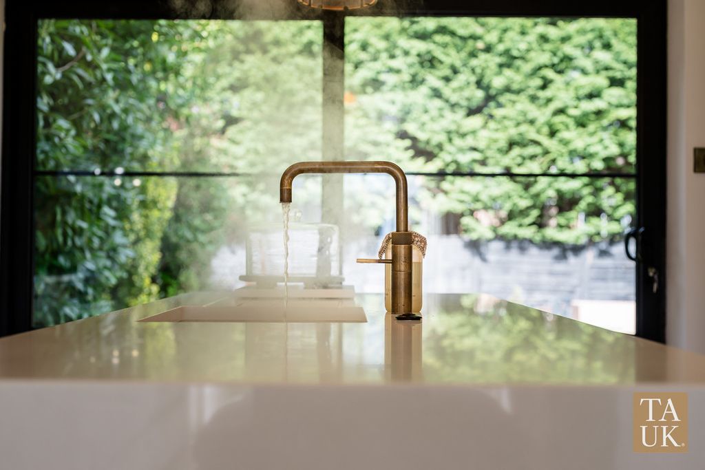 Property photo 3 of 31