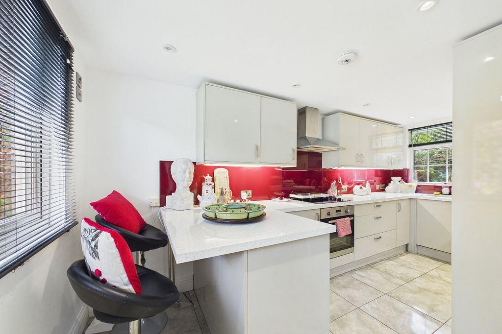 Additional image 26 of 6 bed detached house for saleHighway, Crowthorne, Berkshire RG45