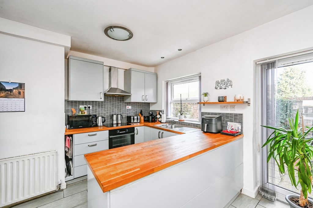 Property photo 3 of 18 Pbox-Img.Jpg