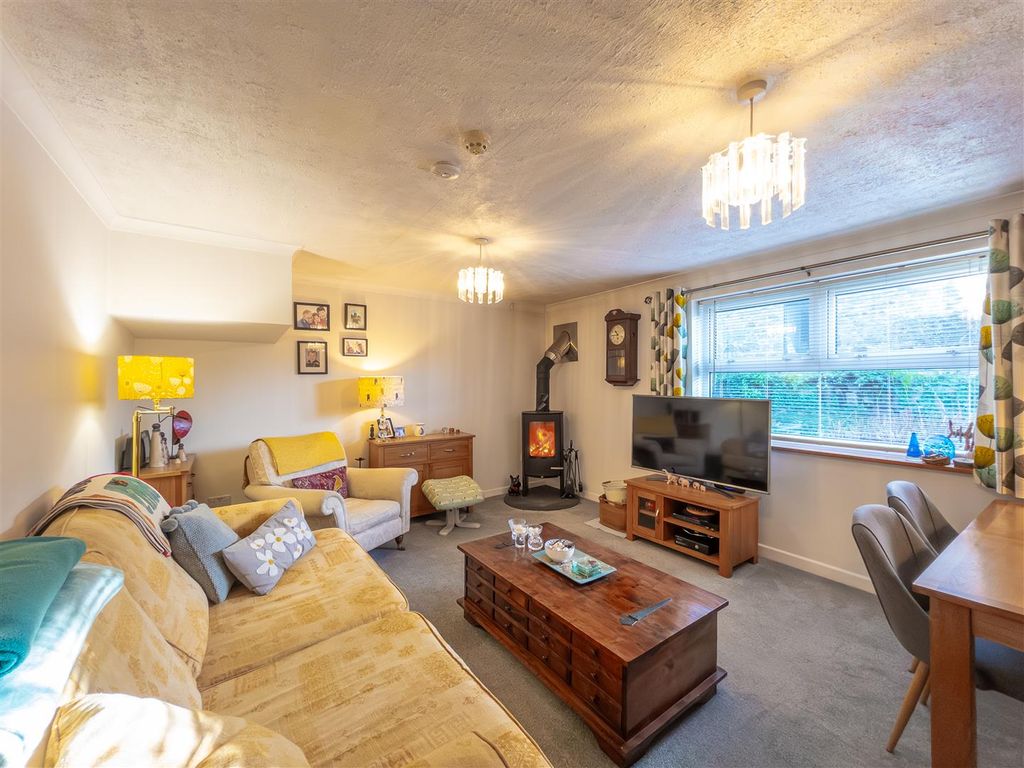 Property photo 2 of 43 Lyndale, Helston-34.Jpg