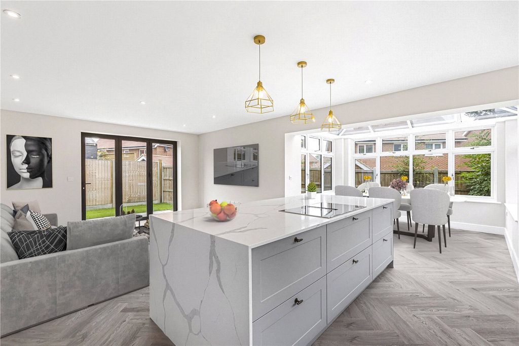 Property photo 2 of 24 Picture No. 32