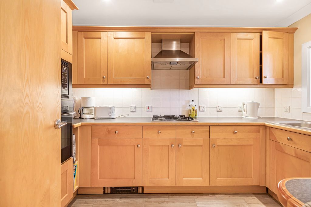 Property photo 3 of 23 Kitchen