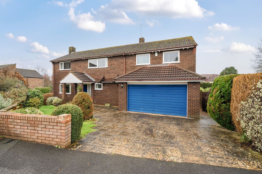 Property photo 1 of 24 .