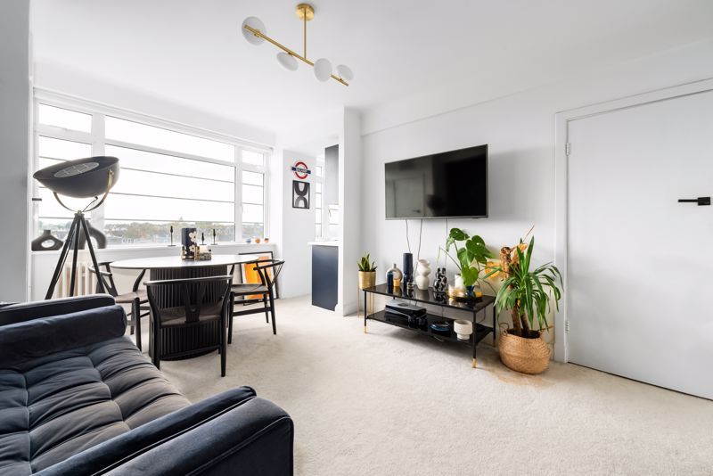 Property photo 1 of 10 Photo 3