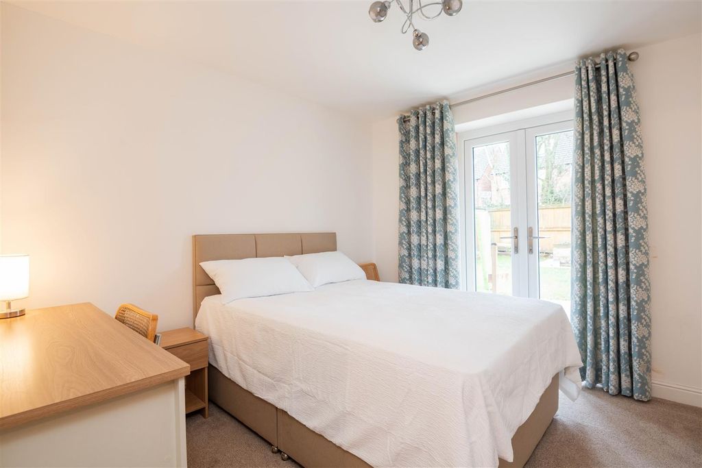 Property photo 3 of 13 Master Bedroom