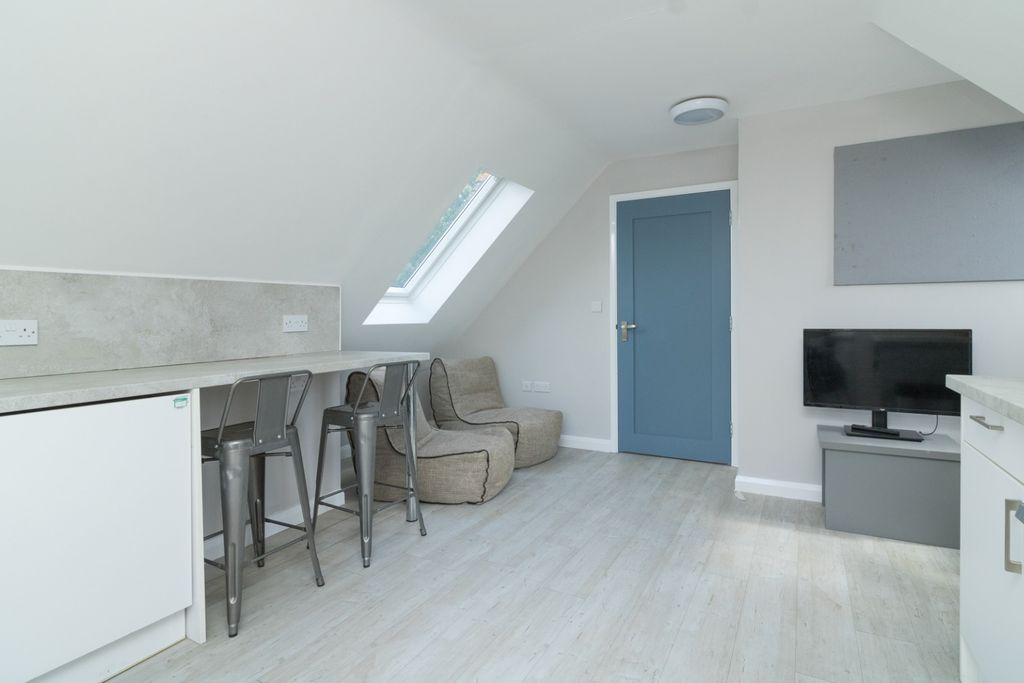 Property photo 3 of 9 1638695